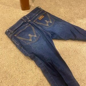 Wangler women boot cut jean’s size 7/34 aka size 28